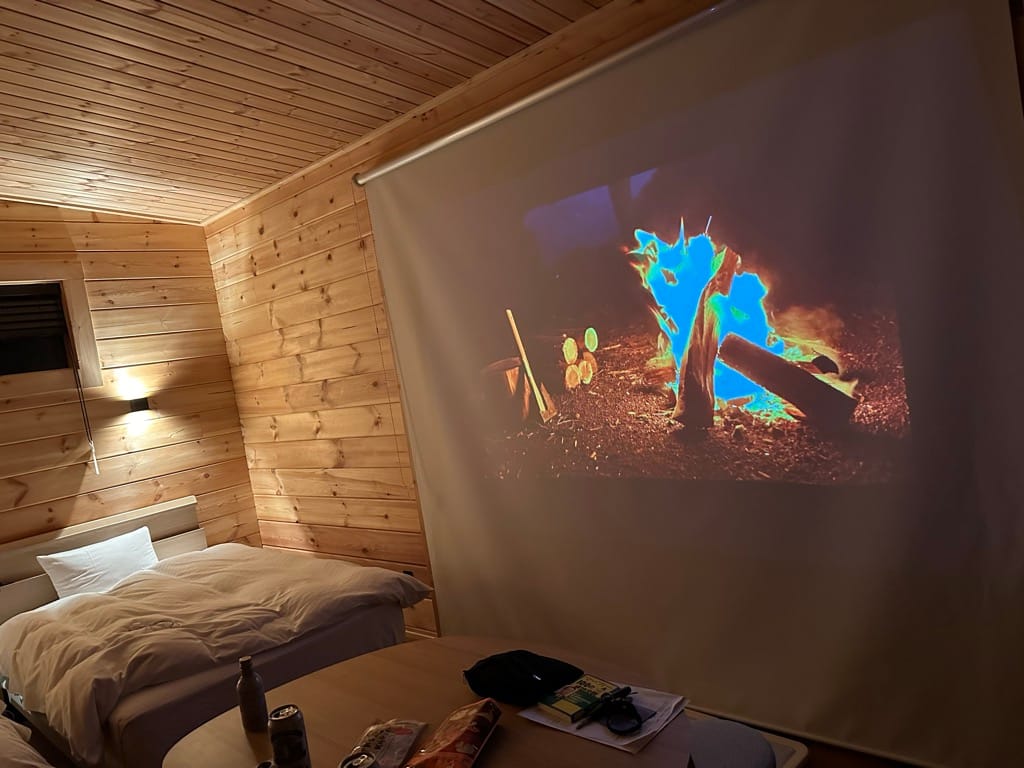 エンゼルフォレスト コテージ室内のプロジェクター